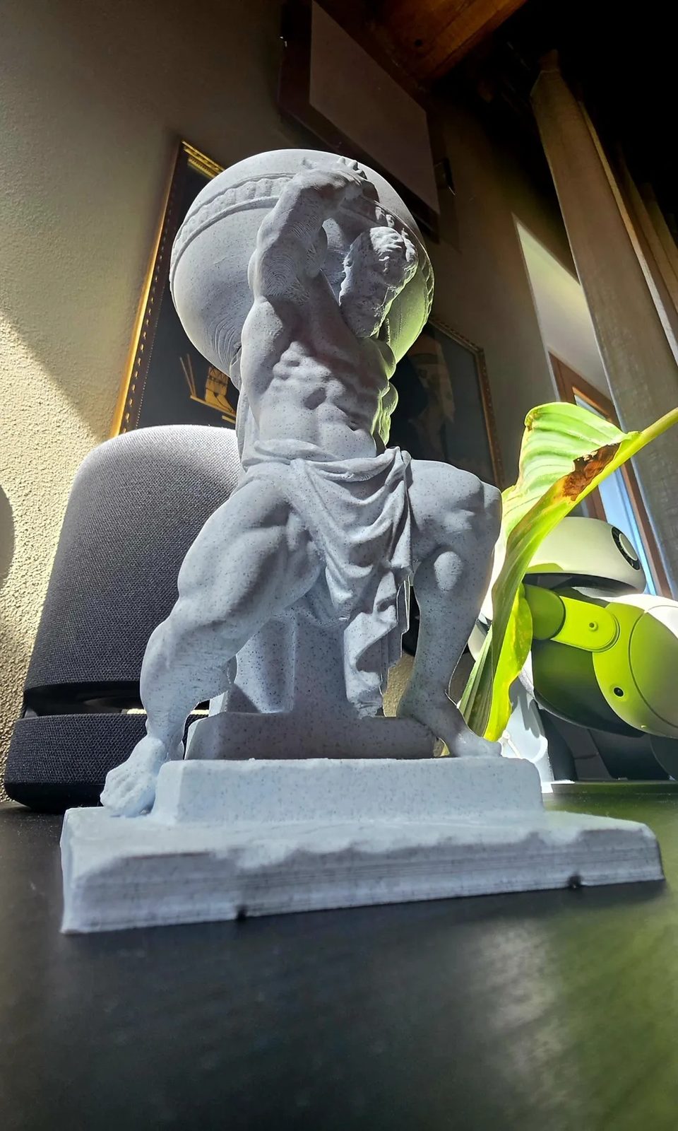 Atlas, o Titã – Boneco Colecionável 3D para Colorir
