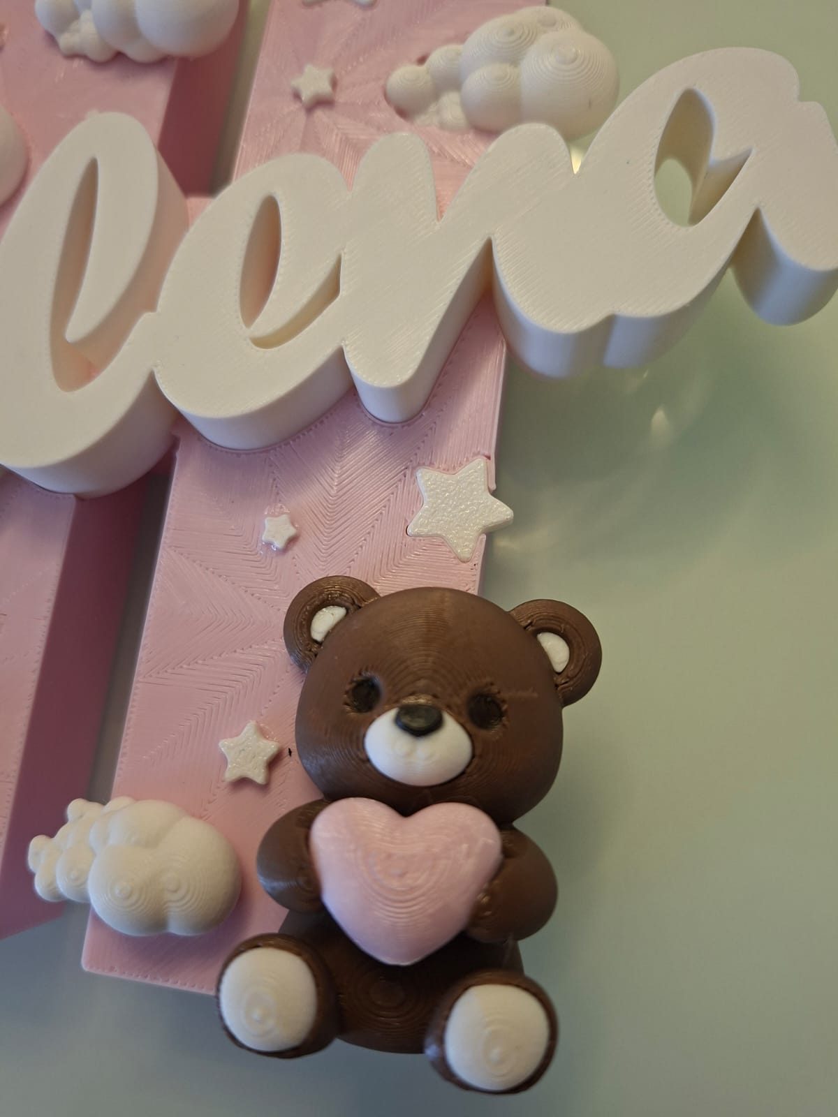Decoração de Maternidade Personalizada 3D – Inicial e Nome em Alto-Relevo