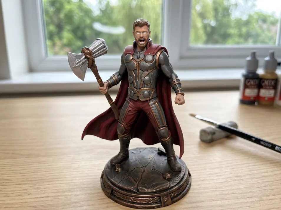 Thor - Boneco colecionável P/COLORIR