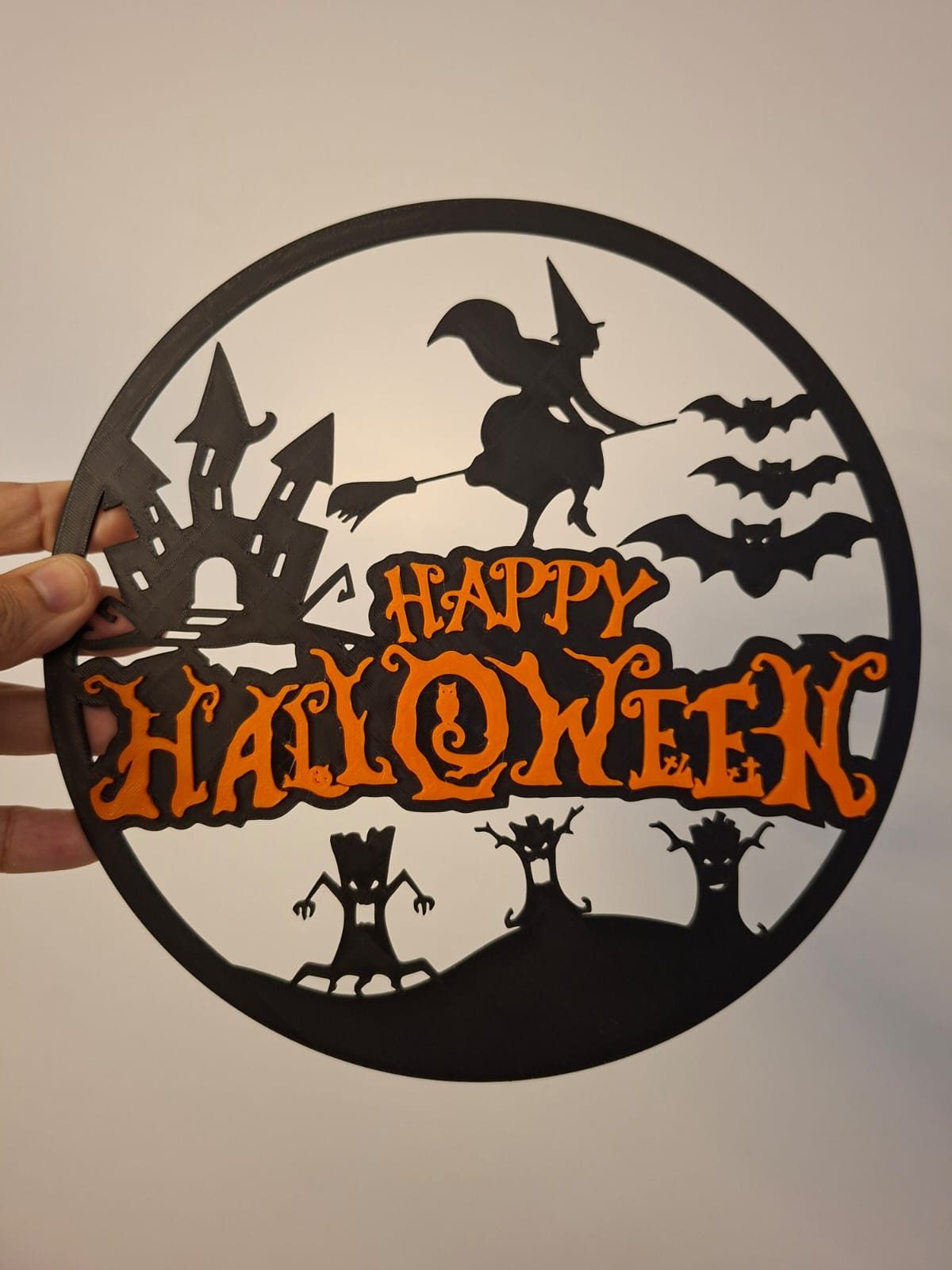 Placa Decorativa Happy Halloween – Bruxa e Castelo | 24 cm
