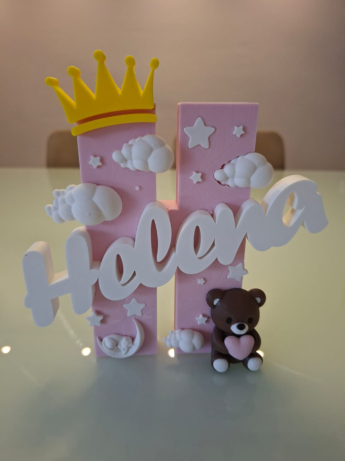 Decoração de Maternidade Personalizada 3D – Inicial e Nome em Alto-Relevo