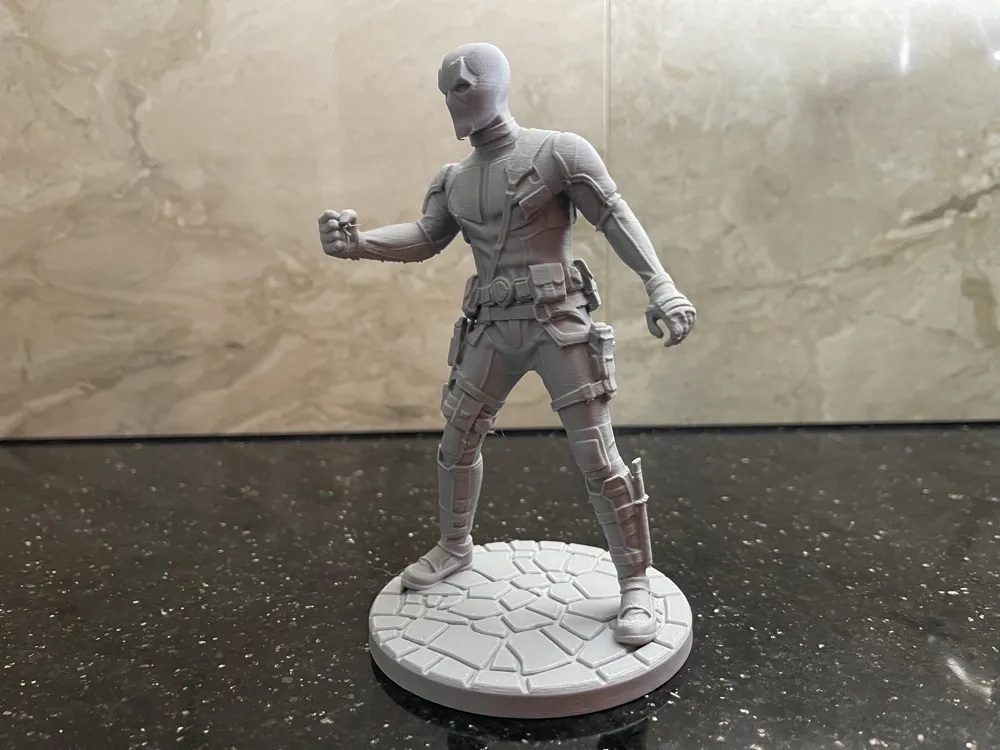 Deadpool – Boneco Colecionável 3D para Colorir com Base