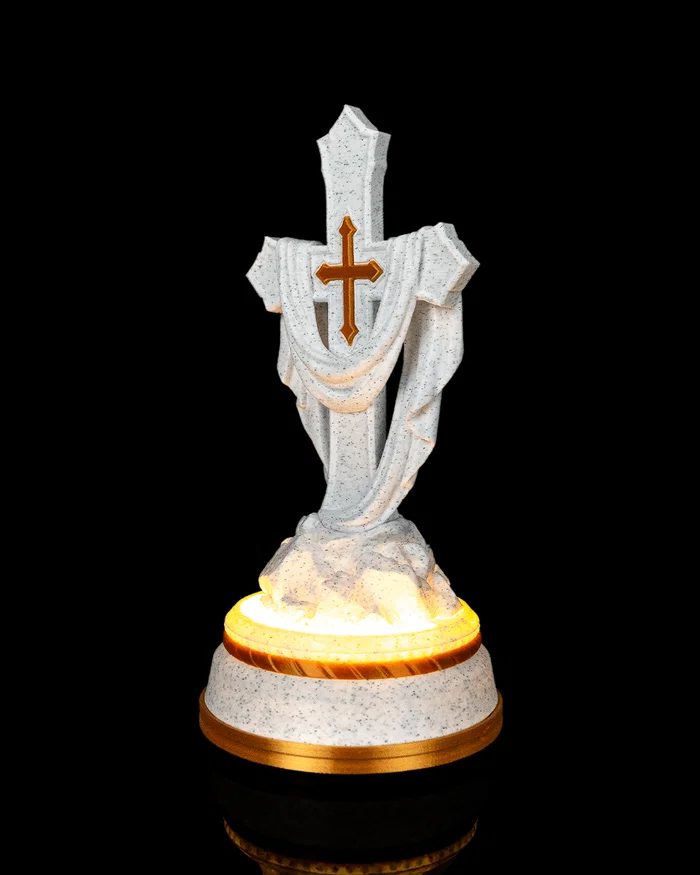 Cruz Sagrada Iluminada com Manto – Escultura 3D com LED 12V | 16 cm